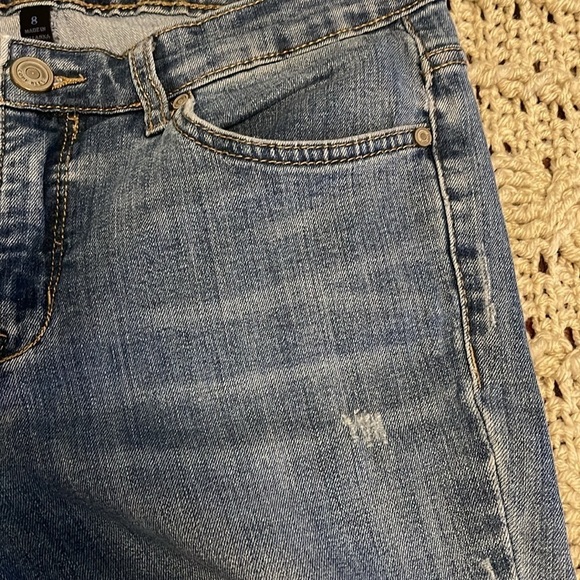 Code Bleu Women’s sz 8A Jeans Maya Straight leg light wash, distressed, preowned - Picture 12 of 12